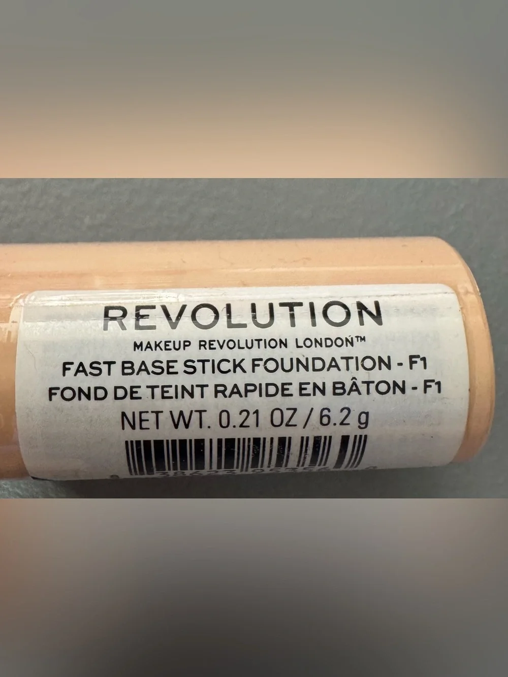 Makeup Revolution fast base Stick foundation F1 light creamy